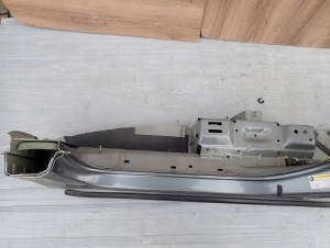 CHEVROLET ORLANDO 10- PRÓG LEWY GYM 8/11 MINIATURA