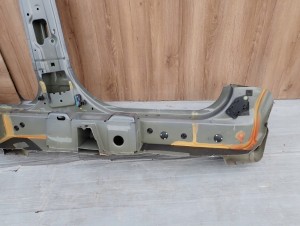 CHEVROLET ORLANDO 10- PRÓG LEWY GYM 10/11 MINIATURA