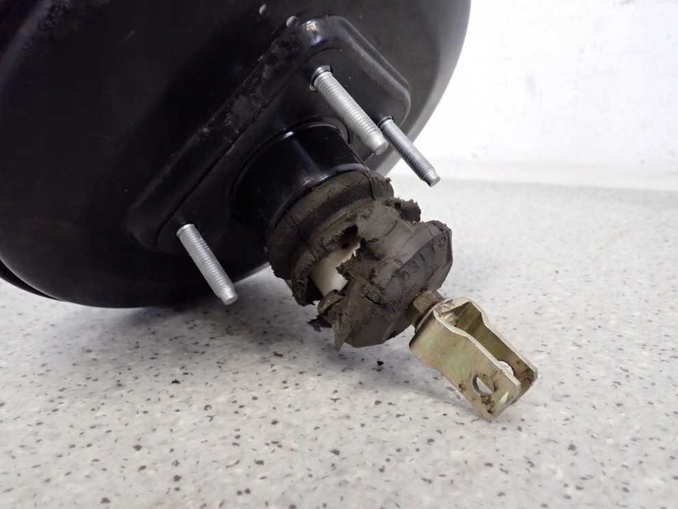 TOYOTA YARIS I 99-05 SERWO HAMULCOWE POMPA 3/6