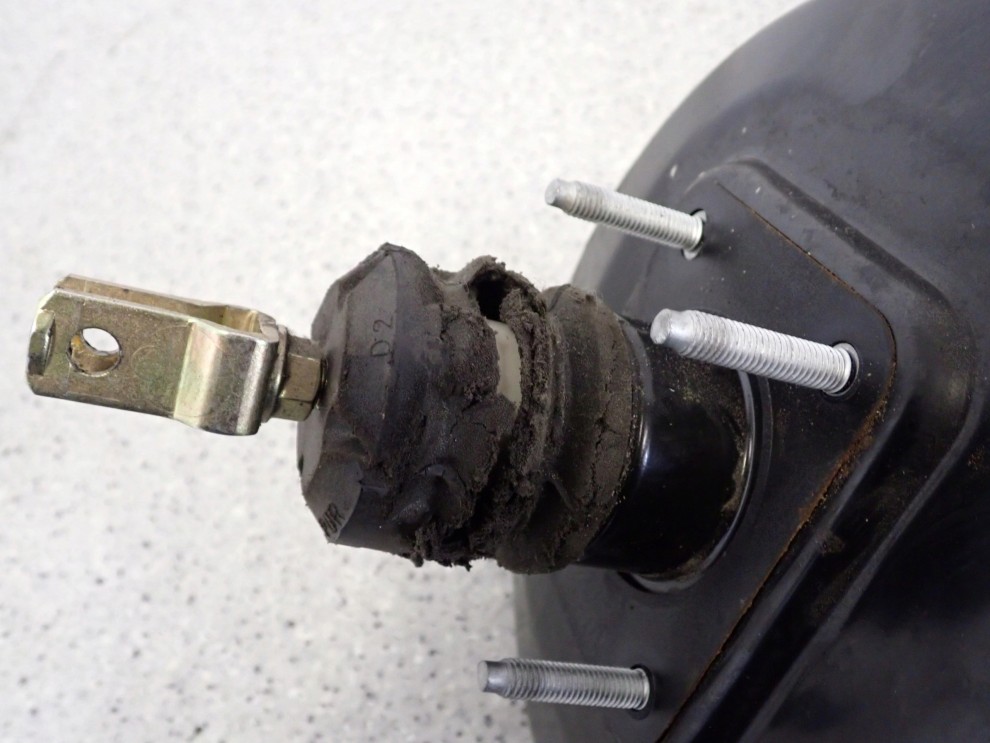 TOYOTA YARIS I 99-05 SERWO HAMULCOWE POMPA 5/6