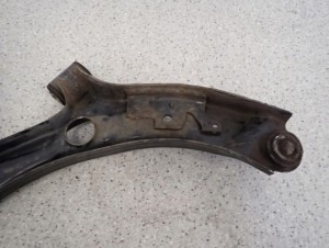 SUZUKI SWIFT IV MK7 10- WAHACZ PRZEDNI LEWY 5/5 MINIATURA