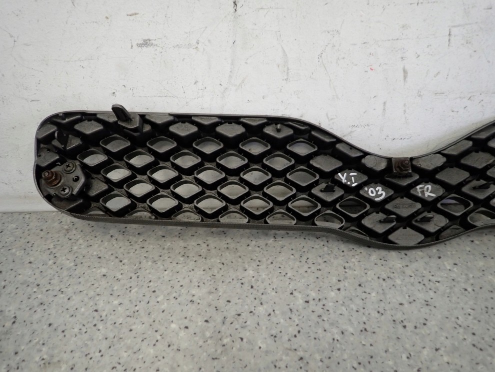 TOYOTA YARIS FR VNK 03- ATRAPA PRZEDNIA GRILL 6/7