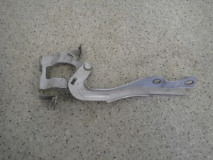 KIA VENGA 09- ZAWIAS MASKI LEWY 4/4 MINIATURA