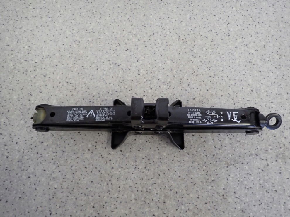 TOYOTA LEWAREK PODNOŚNIK SAMOCHODOWY 1/4