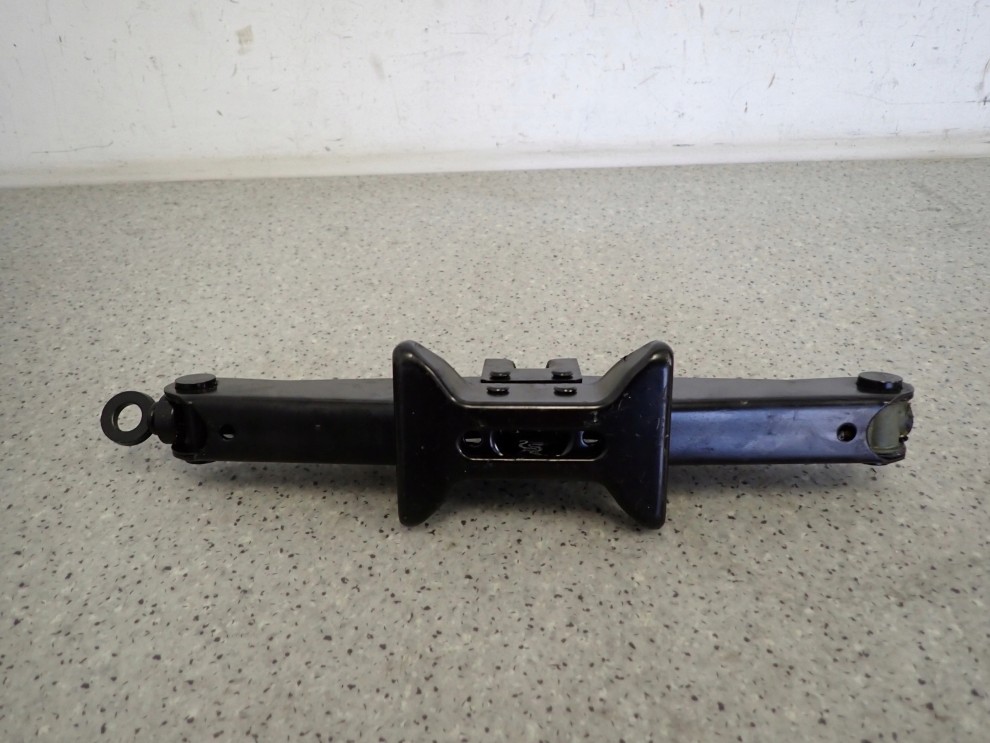 TOYOTA LEWAREK PODNOŚNIK SAMOCHODOWY 4/4