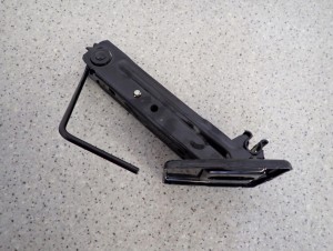 SUZUKI SWIFT MK6 04- PODNOŚNIK KLUCZ UCHO ZESTAW 4/5 MINIATURA