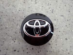 TOYOTA ORYGINAŁ KOŁPAK KAPSEL ZAŚLEPKA NAKŁADKA DEKIELEK FELGI ALUMINIOWEJ