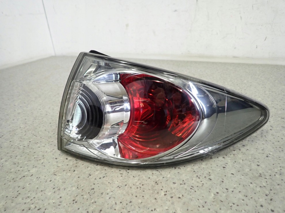 MAZDA 6 KOMBI 06-08 LAMPA TYLNA PRAWA ZEWNĘTRZNA 2/8