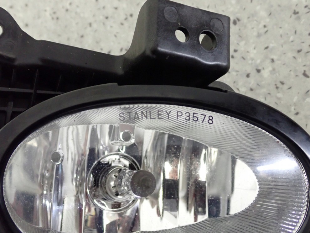 MAZDA 3 MAZDA3 BK LIFT 06-08 HALOGEN PRZEDNI PRAWY 2/4