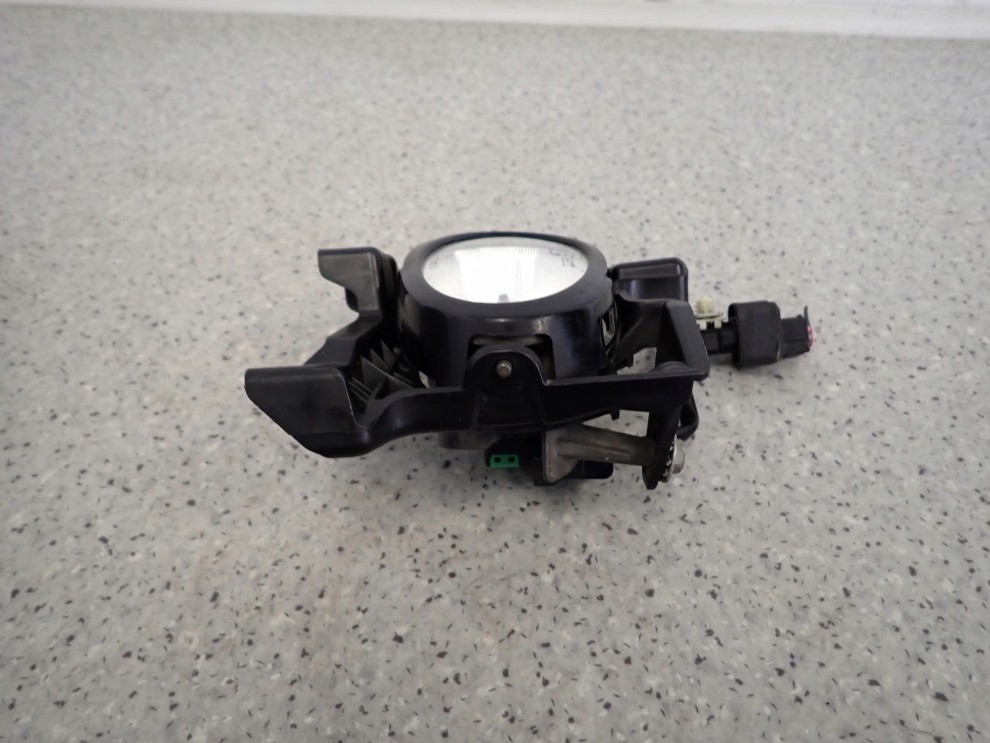 MAZDA 3 MAZDA3 BK LIFT 06-08 HALOGEN PRZEDNI PRAWY 3/4