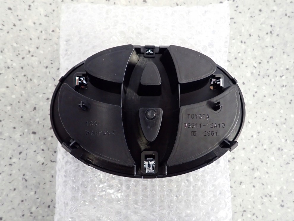 TOYOTA YARIS III 12-18 EMBLEMAT ZNACZEK LOGO ORYGINAŁ NOWY 6/6