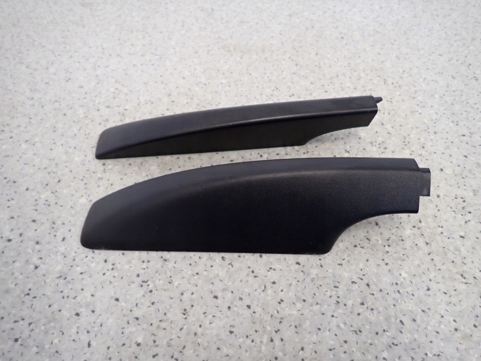 FIAT SEDICI SUZUKI SX4 06- ZAŚLEPKA RELINGU TYLNA LEWA LUB PRAWA 3/4