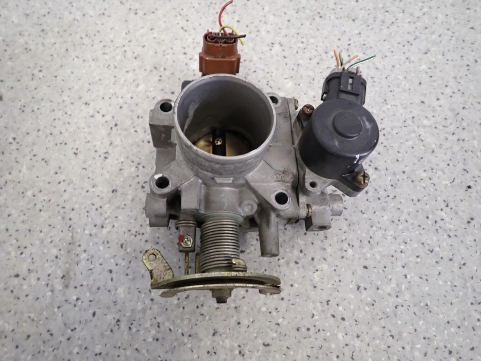 NISSAN ALMERA N16 00-03 1.5i QG15 PRZEPUSTNICA POWIETRZA 4/8