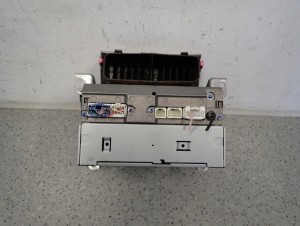 TOYOTA YARIS II 06-09 RADIO FABRYCZNE EUROPA 5/6 MINIATURA