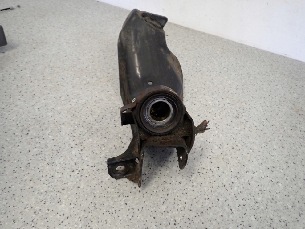 NISSAN PRIMERA P11 97-01 GOLEŃ WAHACZA ZWROTNICY PRZÓD PRAWY KIELICH 4/10