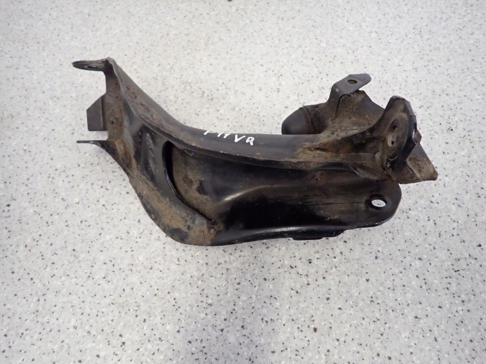 NISSAN PRIMERA P11 97-01 GOLEŃ WAHACZA ZWROTNICY PRZÓD PRAWY KIELICH 9/10