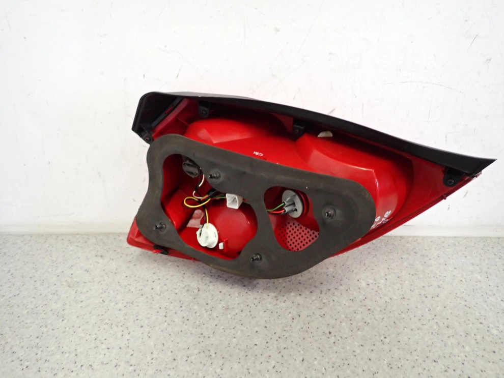 KIA CEED HATCHBACK 07-09 LAMPA TYLNA PRAWA 6/7