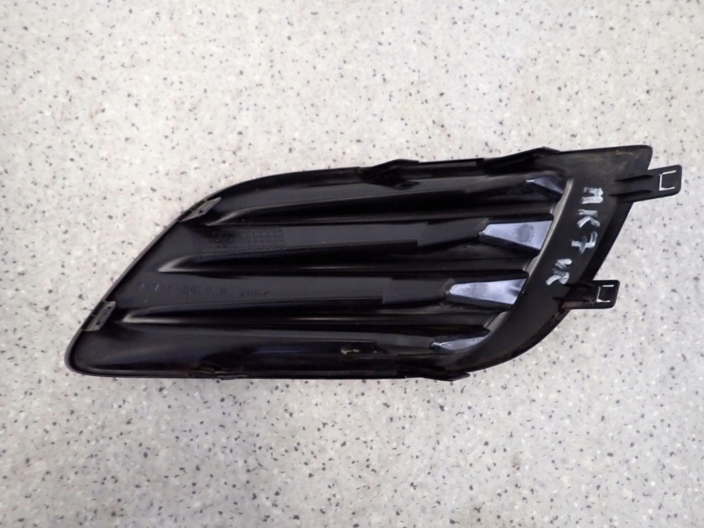 SUZUKI SWIFT MK7 10- ZAŚLEPKA HALOGENU KRATKA PRAWA 3/3