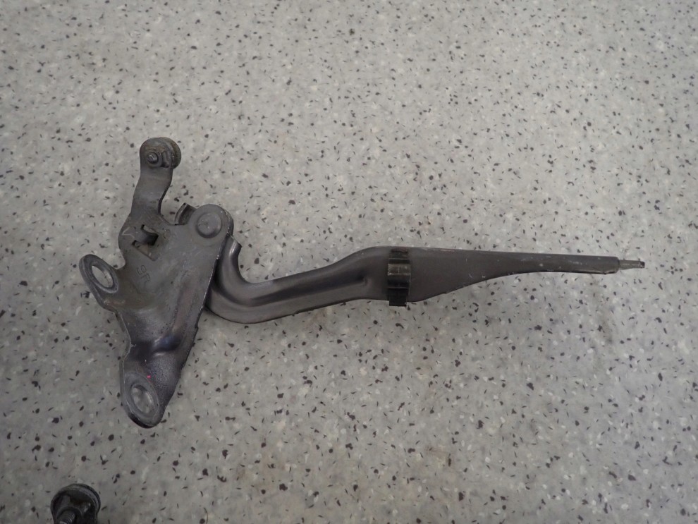 MAZDA 6 MAZDA6 02-07 GG GY ZAWIAS MASKI PRAWY 2/5