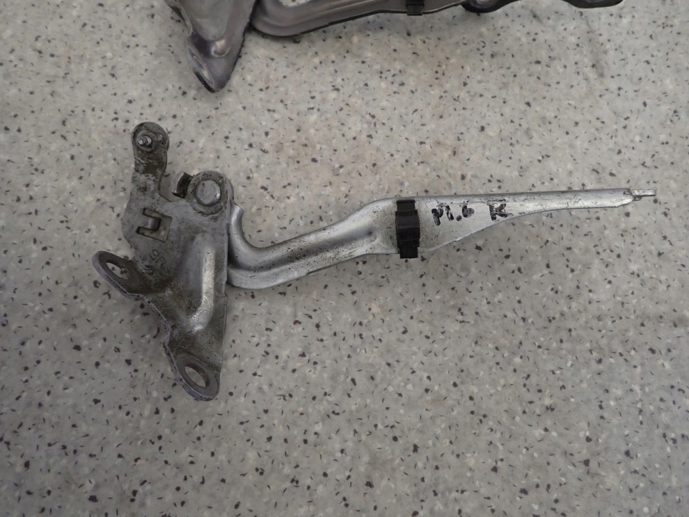 MAZDA 6 MAZDA6 02-07 GG GY ZAWIAS MASKI PRAWY 3/5