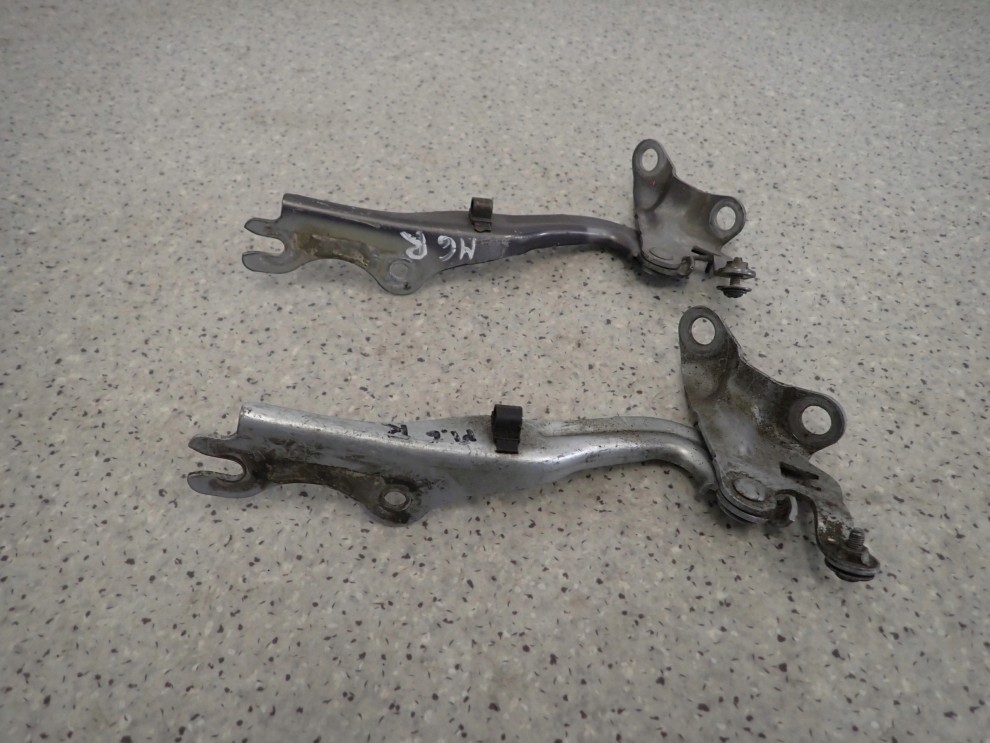 MAZDA 6 MAZDA6 02-07 GG GY ZAWIAS MASKI PRAWY 4/5