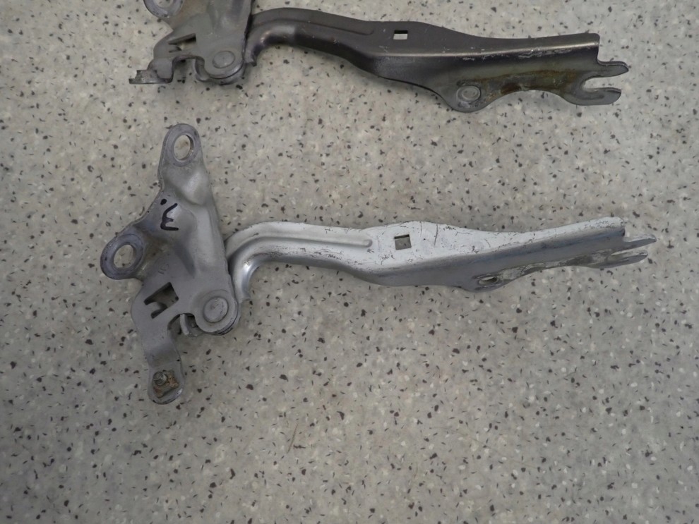 MAZDA 6 MAZDA6 02-07 GG GY ZAWIAS MASKI LEWY 2/4