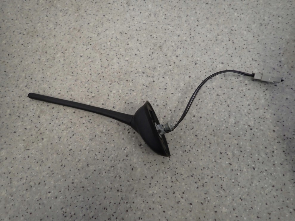 SUZUKI SWIFT 05-09 ANTENA DACHOWA PODSTAWA BAT 1/5