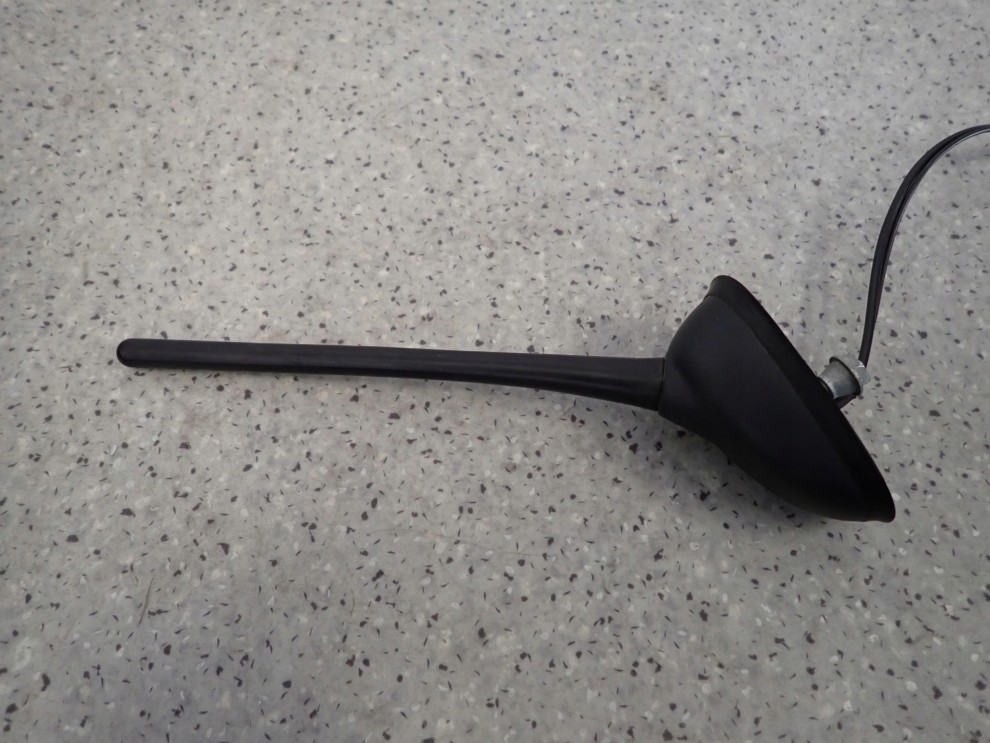 SUZUKI SWIFT 05-09 ANTENA DACHOWA PODSTAWA BAT 2/5