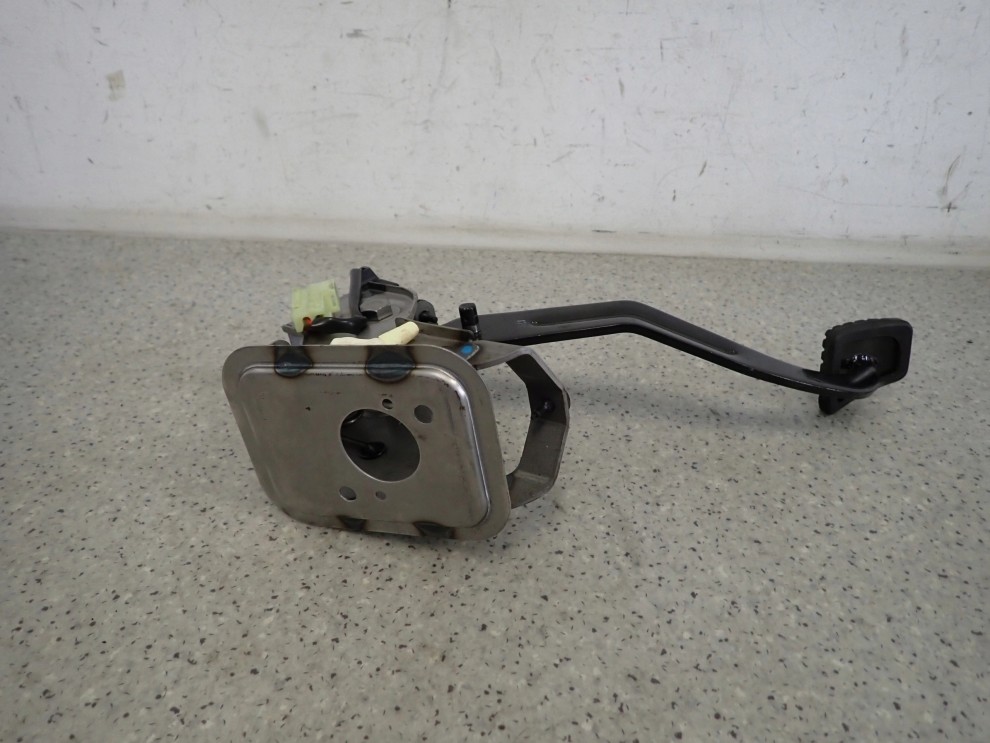KIA CEED 07-11 PEDAŁ SPRZĘGŁA 6/8