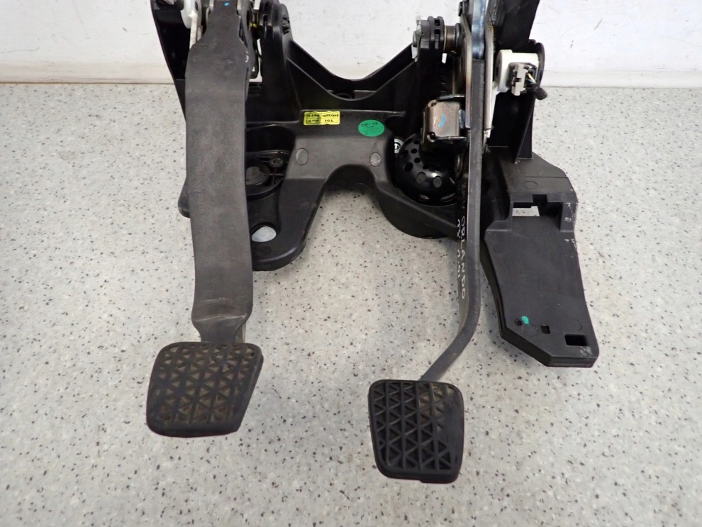 CHEVROLET ORLANDO 1.4T 10- PEDAŁ SPRZĘGŁA HAMULCA KOMPLET 2/8