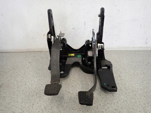 CHEVROLET ORLANDO 1.4T 10- PEDAŁ SPRZĘGŁA HAMULCA KOMPLET