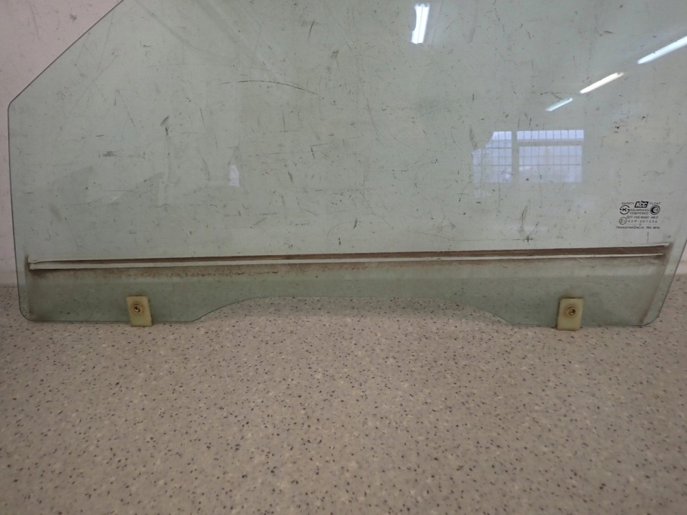 HYUNDAI SANTA FE I 01- SZYBA PRZEDNIA LEWA 2/3