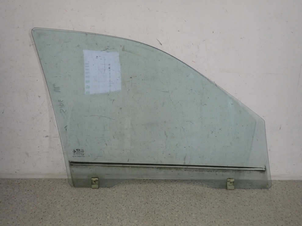 HYUNDAI SANTA FE I 01- SZYBA PRZEDNIA LEWA 3/3
