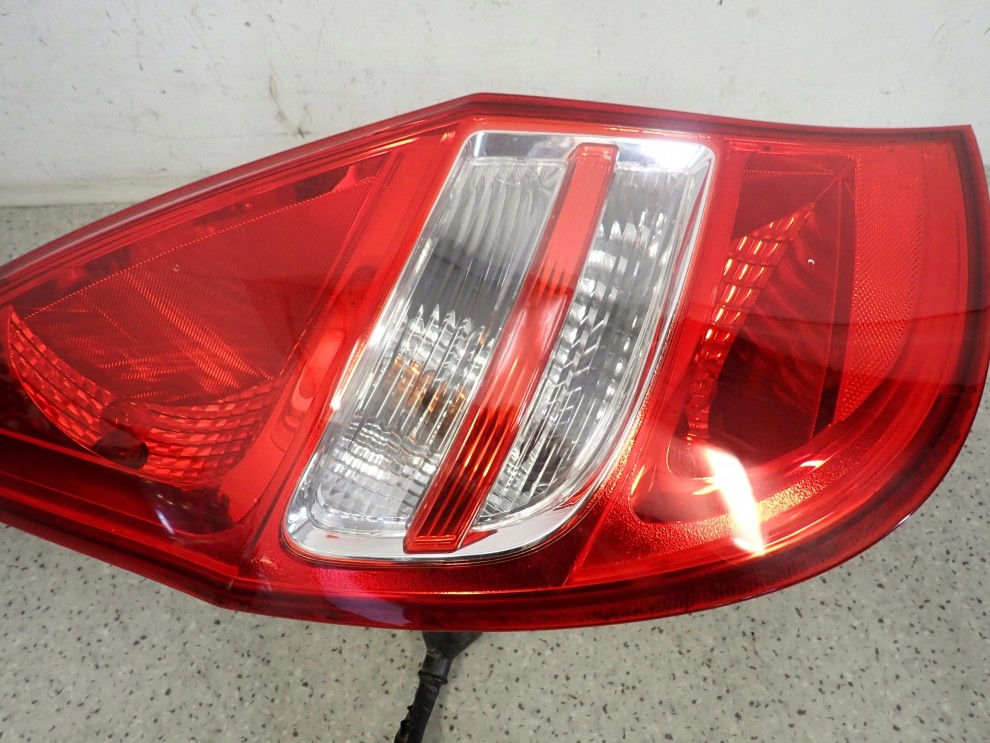 HYUNDAI i30 07-11 HB LAMPA TYLNA LEWA 3/8