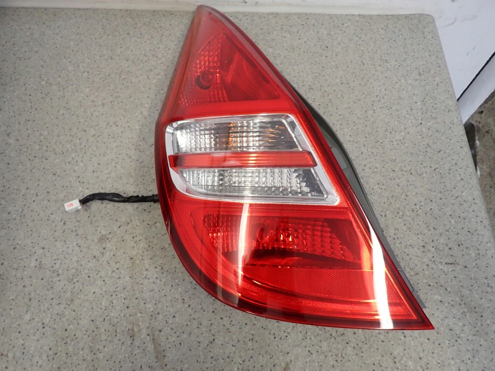 HYUNDAI i30 07-11 HB LAMPA TYLNA LEWA 4/8