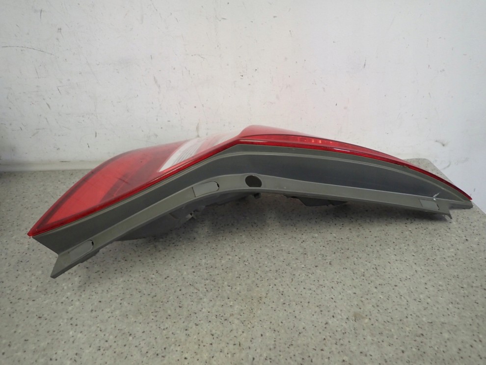 HYUNDAI i30 07-11 HB LAMPA TYLNA LEWA 7/8