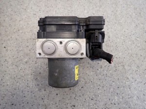 HYUNDAI IX20 1.6 BENZYNA AUTOMAT 09- POMPA ABS 2/8 MINIATURA