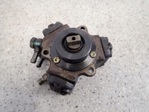 SUZUKI SWIFT MK6 1.3 DDIS 04-09 POMPA WTRYSKOWA 2/5 MINIATURA