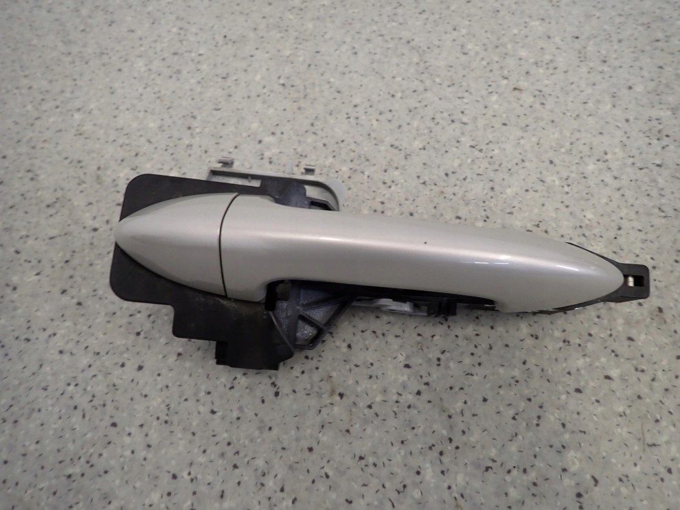 KIA VENGA 09- KLAMKA DRZWI PRZEDNICH PRAWYCH 1/4