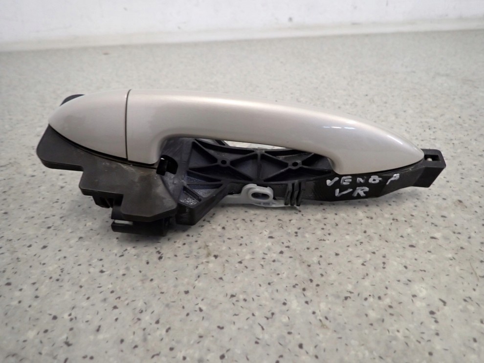 KIA VENGA 09- KLAMKA DRZWI PRZEDNICH PRAWYCH 2/4