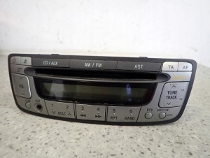 TOYOTA AYGO 06-12 RADIO ORYGINALNE RADIOODTWARZACZ 3/7 MINIATURA