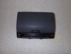 MAZDA6 MAZDA 6 06-07 SCHOWEK ŚRODKOWY Z ZEGARKIEM 5/6 MINIATURA