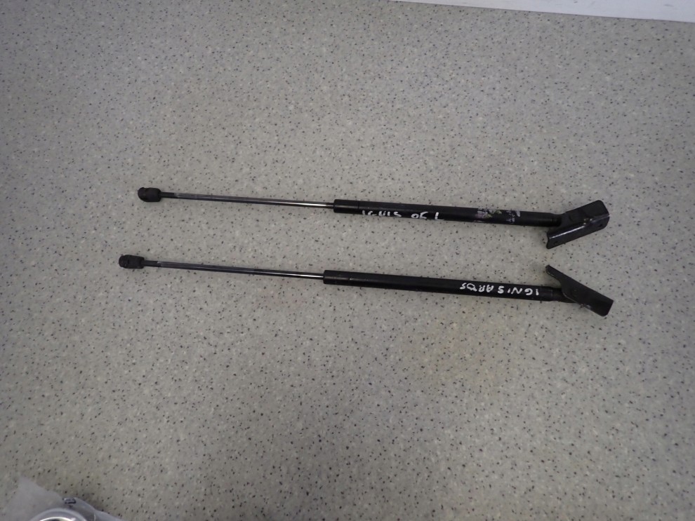 SUZUKI IGNIS 03-06 SIŁOWNIKI KLAPY TYLNEJ AMORKI 2/7