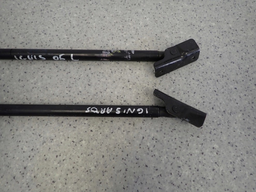 SUZUKI IGNIS 03-06 SIŁOWNIKI KLAPY TYLNEJ AMORKI 3/7