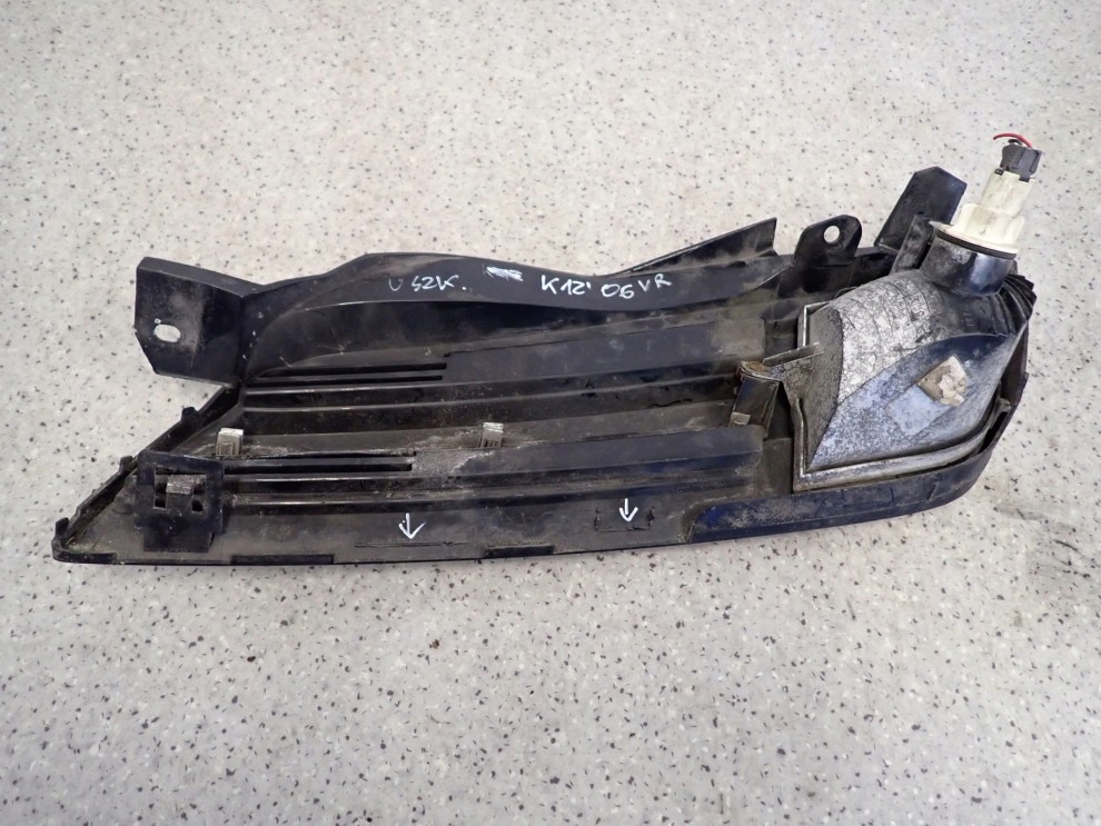 NISSAN MICRA K12 06-08 ATRAPA GRILL PRAWA KIERUNEK 3/4