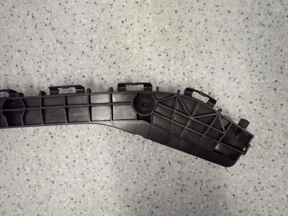 TOYOTA AURIS II 13-18 KOMBI ŚLIZG ZDERZAKA TYLNY PRAWY 3/10