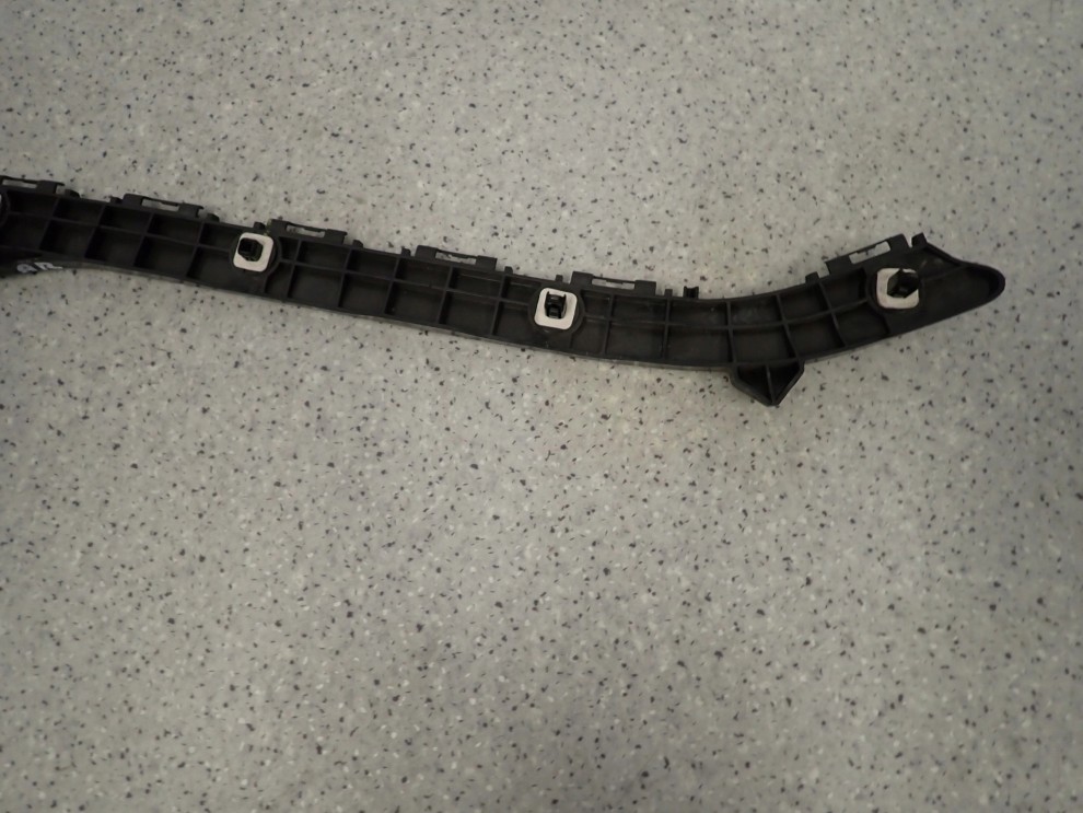 TOYOTA AURIS II 13-18 KOMBI ŚLIZG ZDERZAKA TYLNY PRAWY 6/10