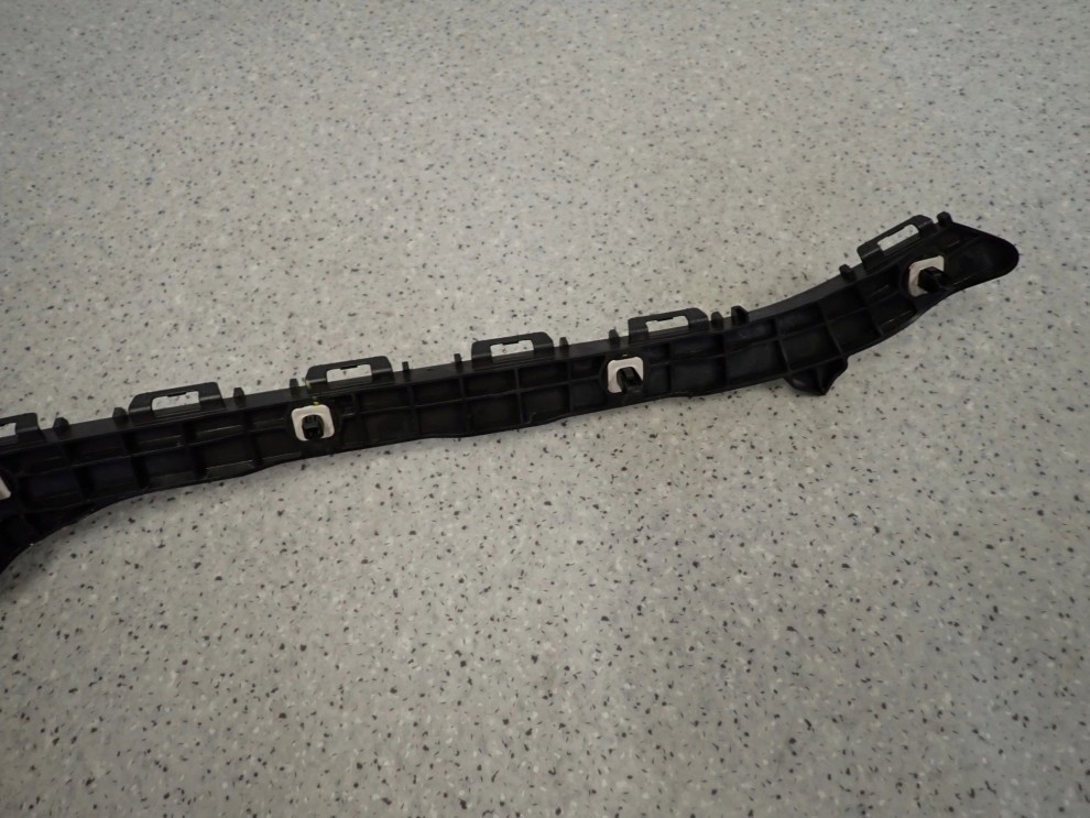 TOYOTA AURIS II 13-18 KOMBI ŚLIZG ZDERZAKA TYLNY PRAWY 7/10