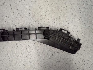 TOYOTA AURIS II 13-18 KOMBI ŚLIZG ZDERZAKA TYLNY PRAWY 3/10 MINIATURA