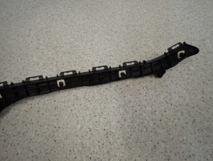 TOYOTA AURIS II 13-18 KOMBI ŚLIZG ZDERZAKA TYLNY PRAWY 7/10 MINIATURA